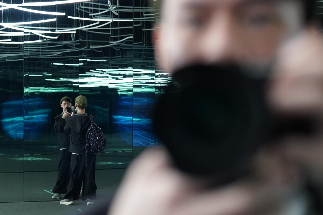 What happens if you click this image? An excellent mirrorplay photograph of the titular Bhoom Tansirimas.